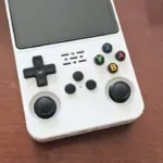 R36S Retro Handheld Game Console – 20,000+ Games, 3.5" IPS Screen, 64GB/128GB photo review