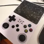 R36S Retro Handheld Game Console – 20,000+ Games, 3.5" IPS Screen, 64GB/128GB photo review