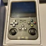 R36S Retro Handheld Game Console – 20,000+ Games, 3.5" IPS Screen, 64GB/128GB photo review