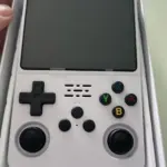 R36S Retro Handheld Game Console – 20,000+ Games, 3.5" IPS Screen, 64GB/128GB photo review